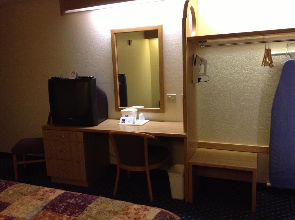 Econo Lodge Denver International Airport Aurora Exterior photo